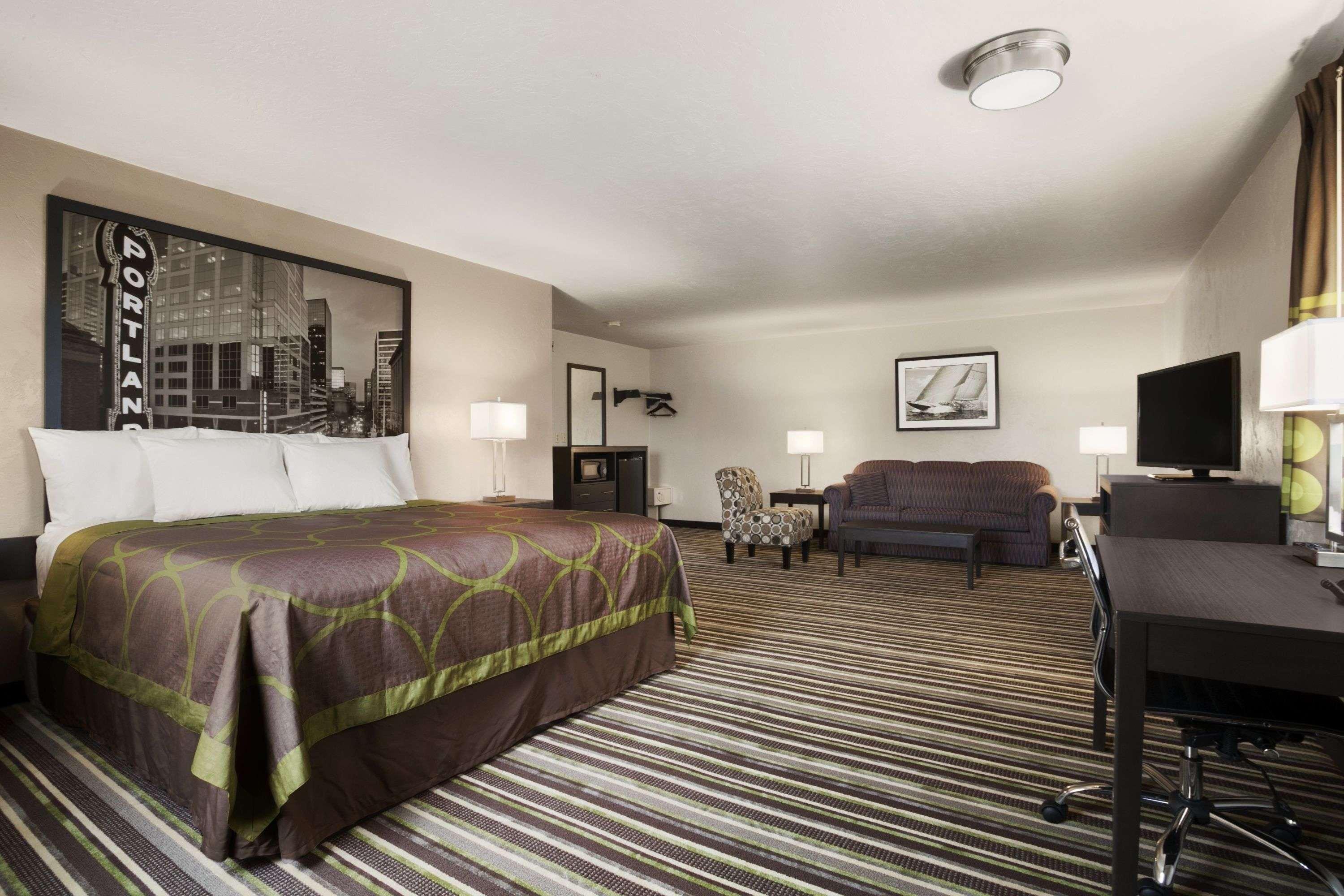 Super 8 By Wyndham Portland Airport Hotel Exterior photo