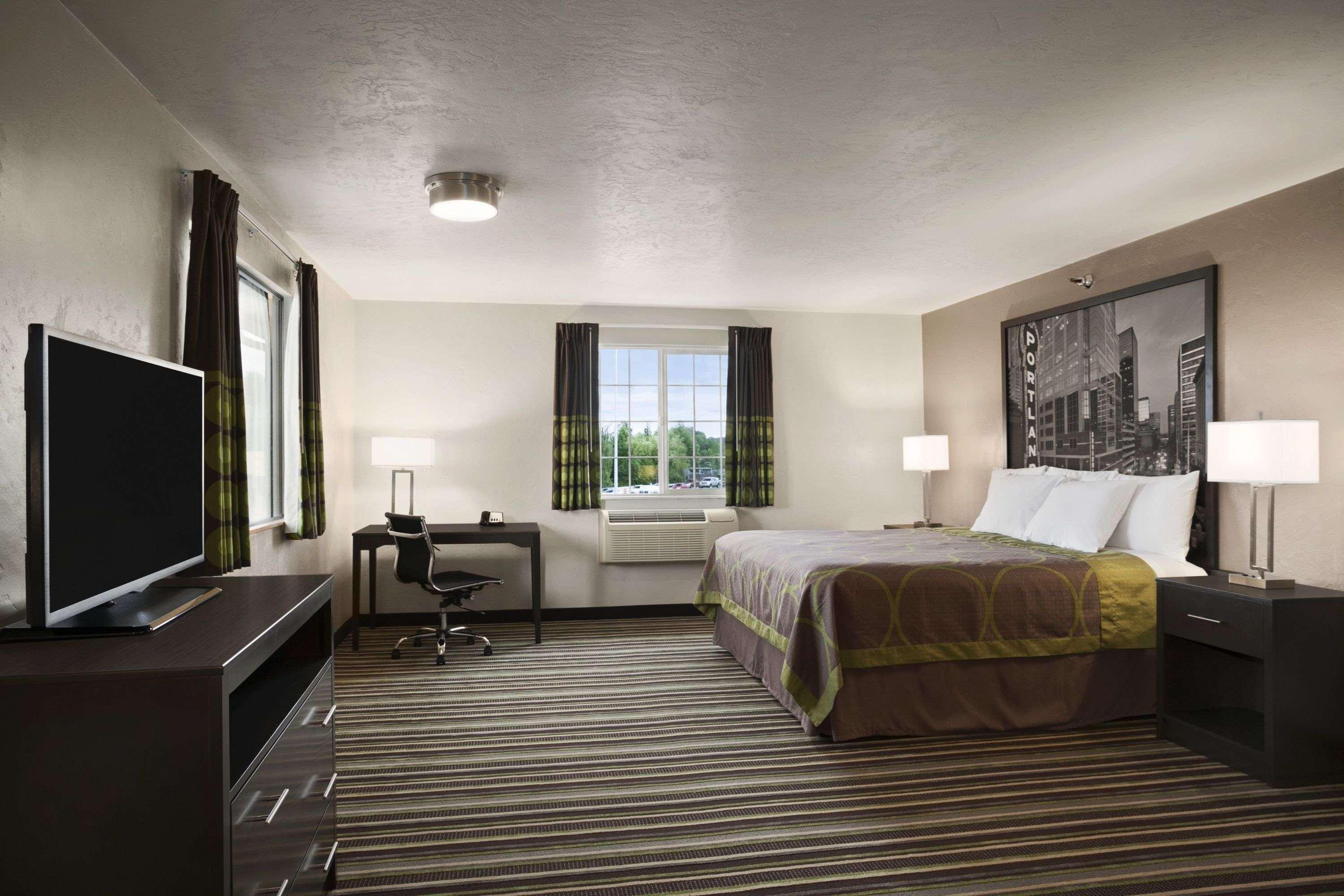 Super 8 By Wyndham Portland Airport Hotel Exterior photo